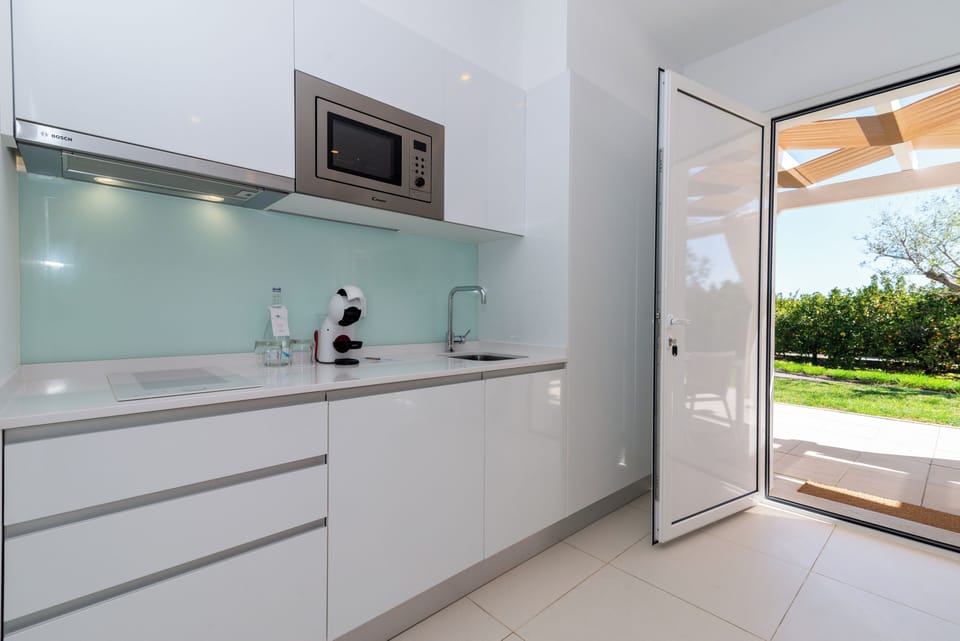 Suite | Private kitchenette | Espresso maker, coffee/tea maker, electric kettle, highchair