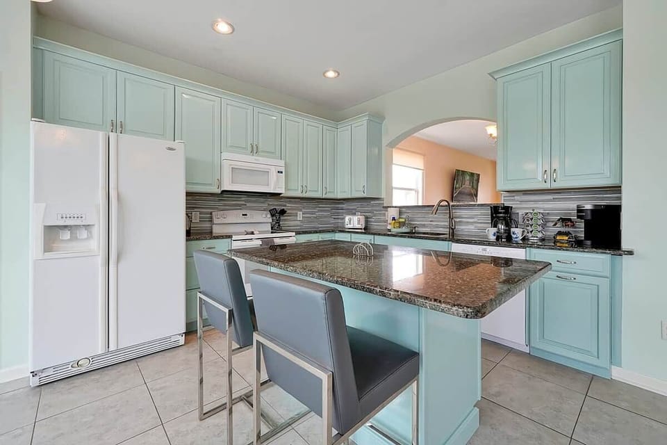 Fully equipped modern kitchen
