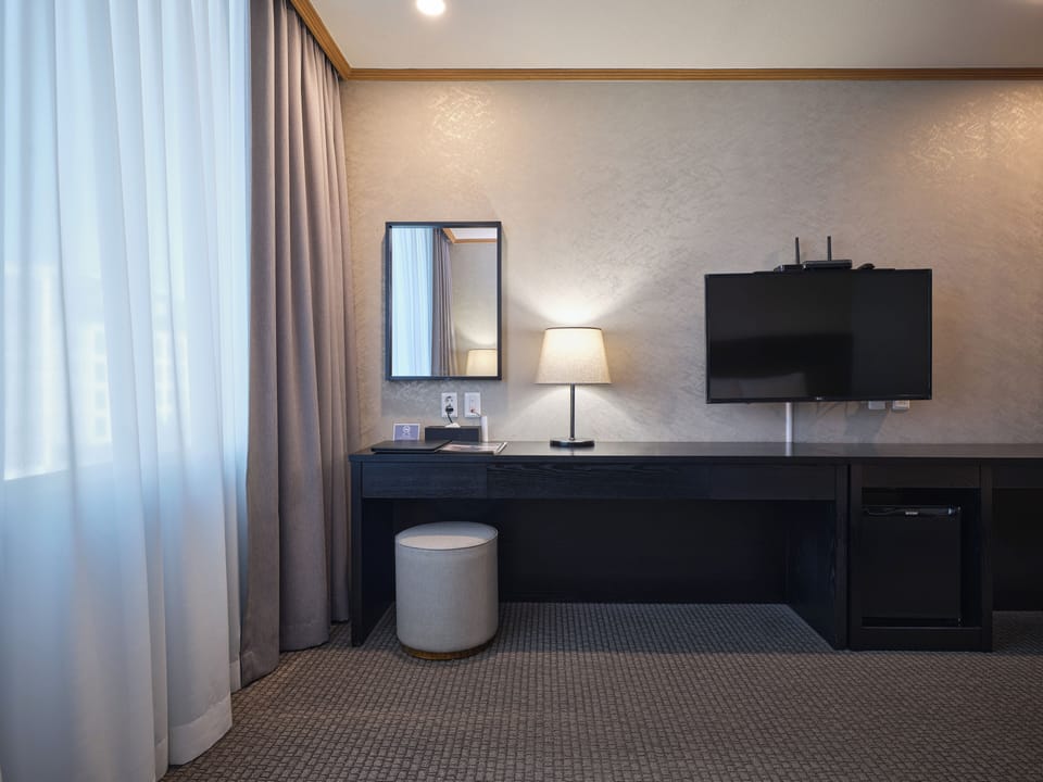 Business Double Room | Premium bedding, down comforters, memory foam beds, in-room safe