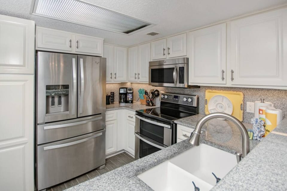 Gourmet kitchen to make a full meal