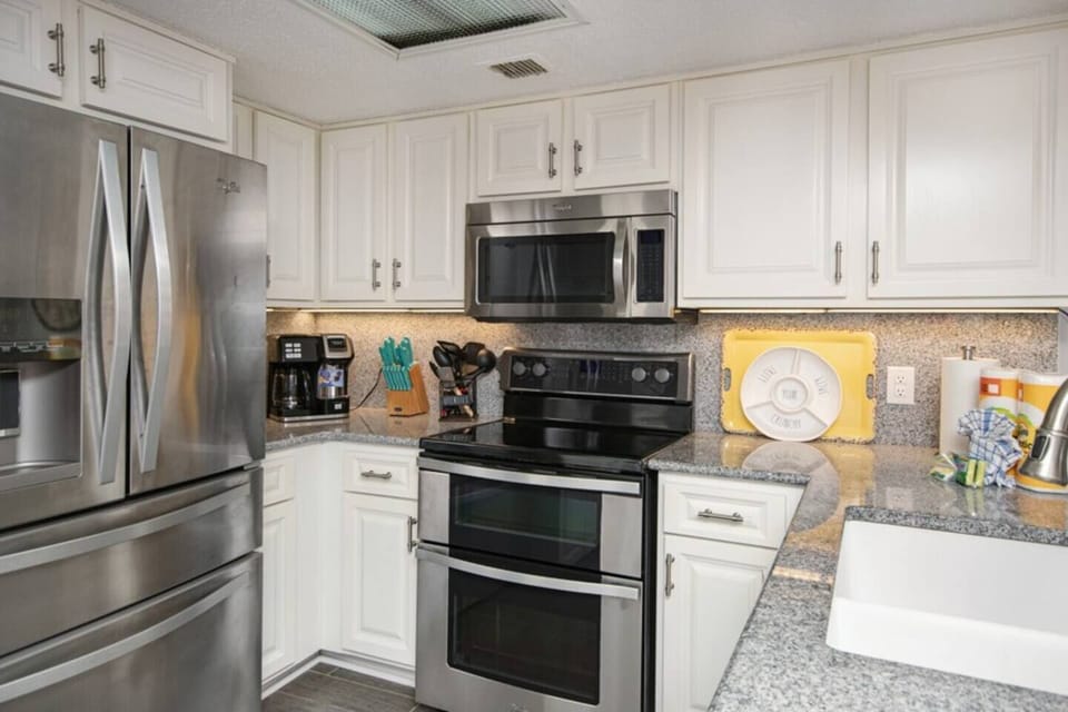 Enjoy a full-size kitchen at the beach
