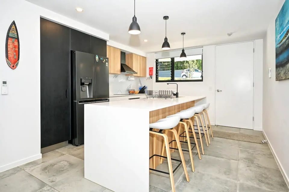 Spacious well appointed kitchen with breakfast bar