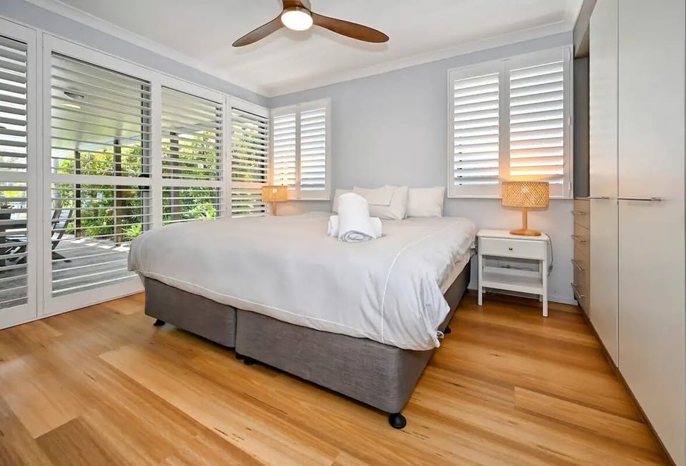 Downstairs bedroom - King Size bed