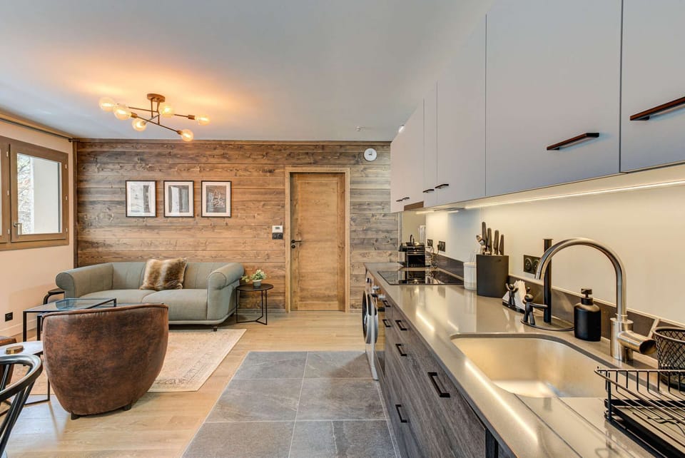 Kitchen area White Pearl
