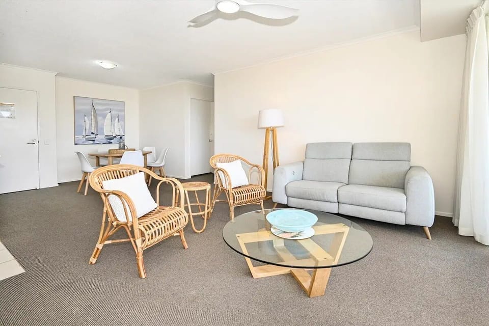 Spacious lounge