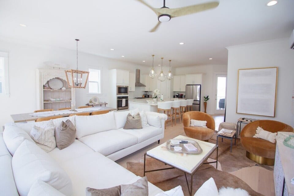 Bright Inlet Beach Home, Sleeps 12, Walk to Beach