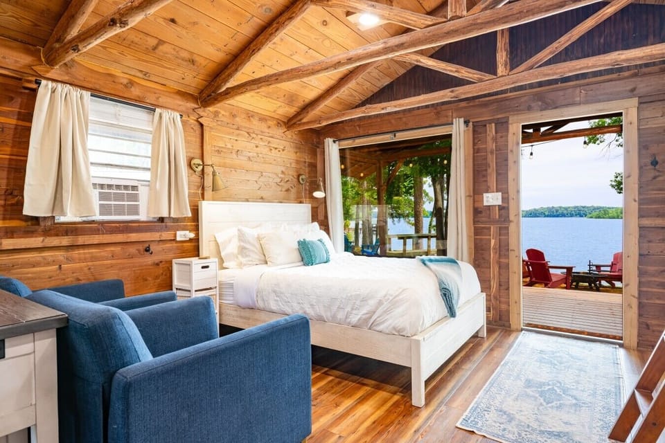 Cabin 7 interior & view