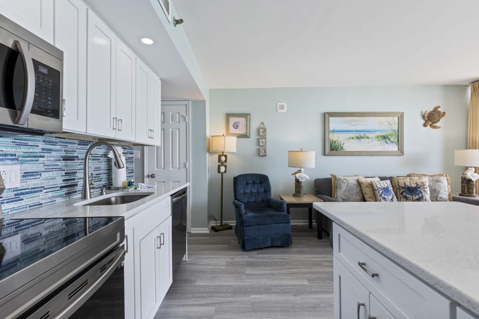 Signature Condo, 1 Bedroom, Balcony, Ocean View | Private kitchen | Fridge, microwave, oven, stovetop