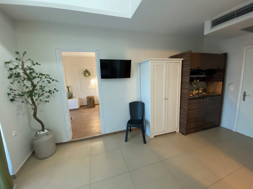 Deluxe Apartment | Laptop workspace, free WiFi, bed sheets