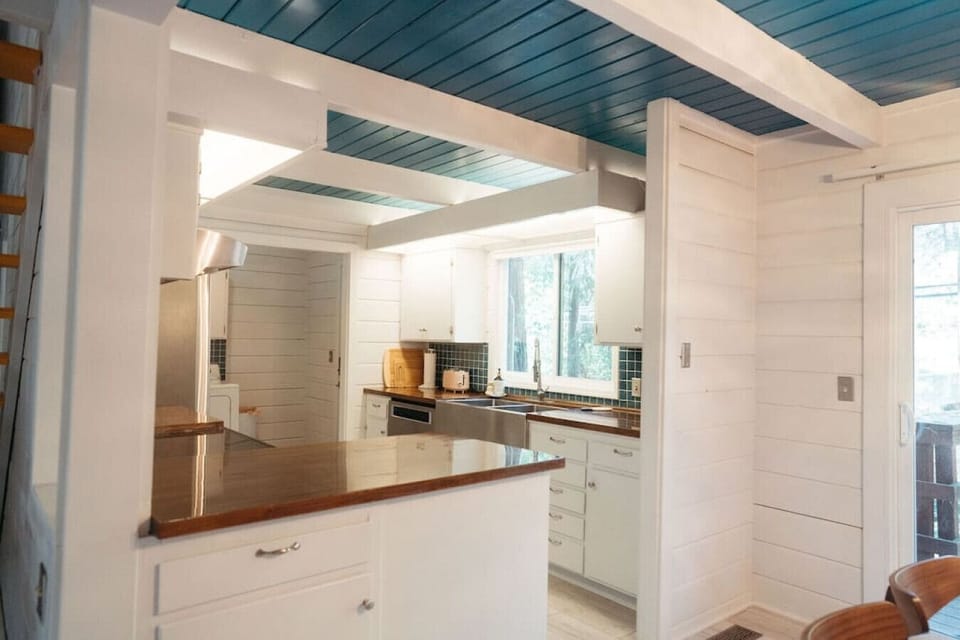 Picture of the kitchen from the dining room.