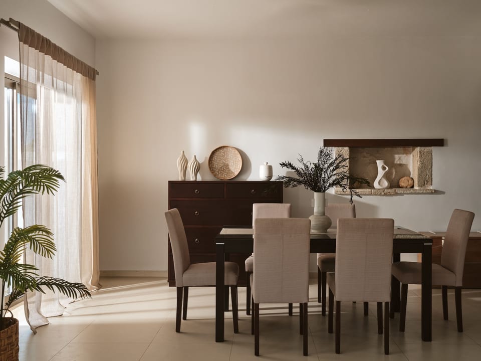 The bespoke indoor dining spot. 