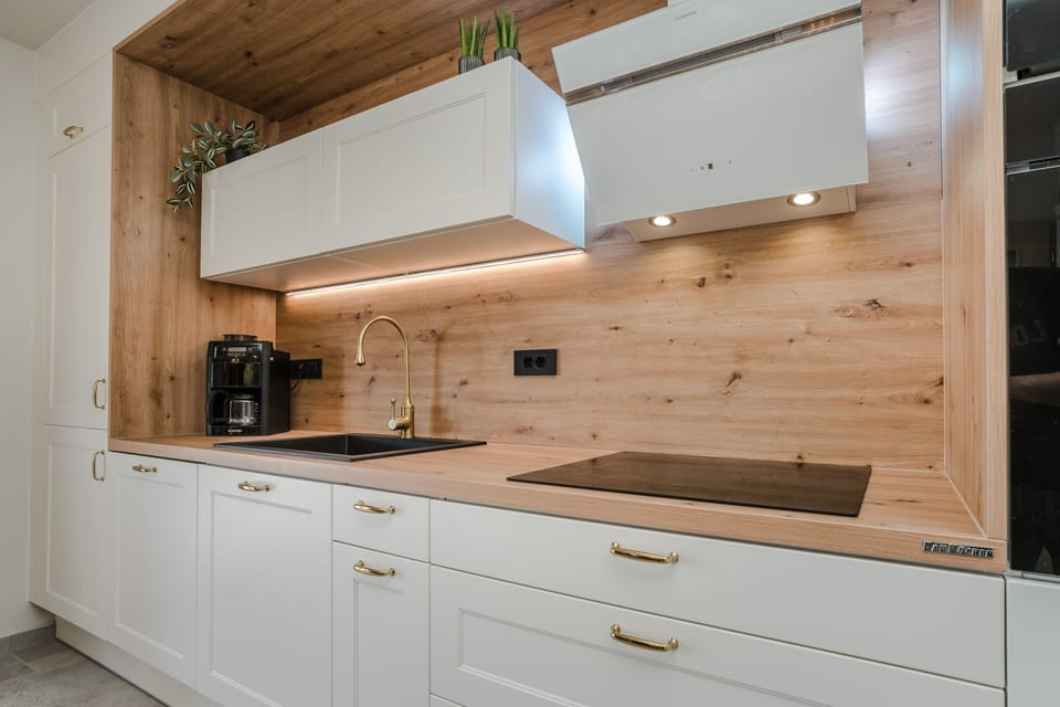 Design Villa | Private kitchen | Full-size fridge, microwave, oven, stovetop