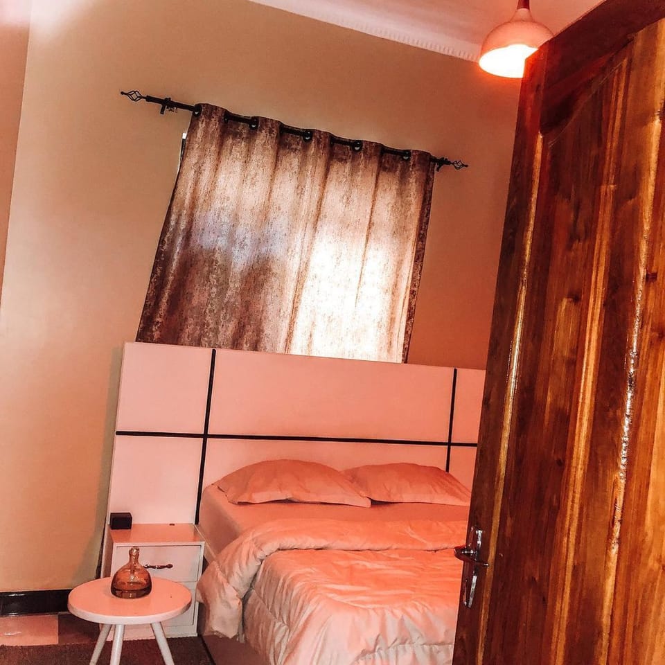 Deluxe Room | Iron/ironing board, free WiFi, bed sheets, wheelchair access
