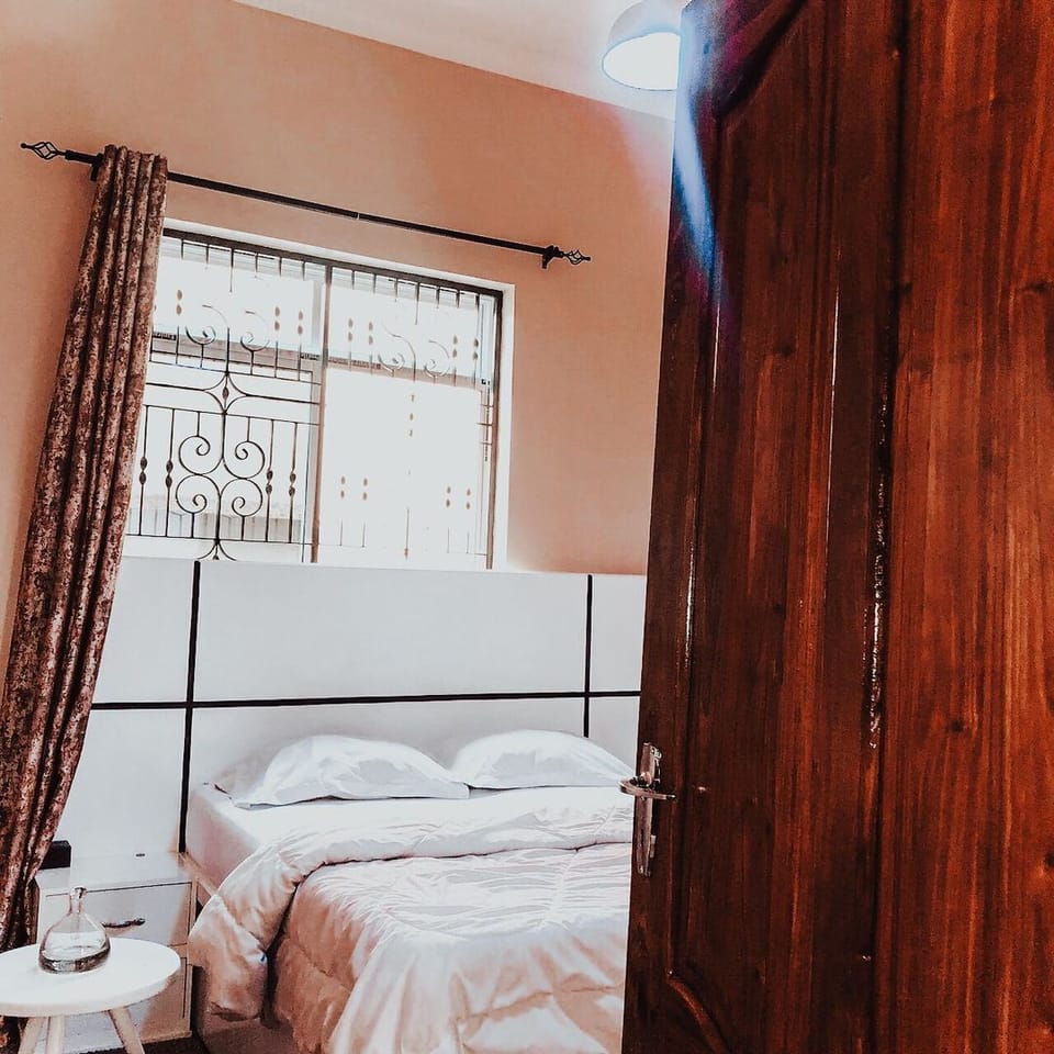 Deluxe Room | Iron/ironing board, free WiFi, bed sheets, wheelchair access