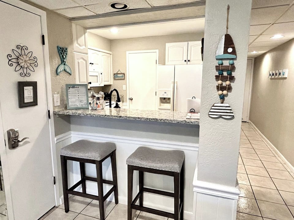 Kitchen bar
