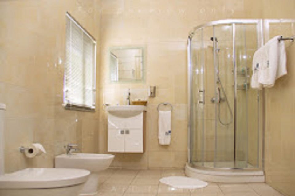 Rainfall showerhead, towels