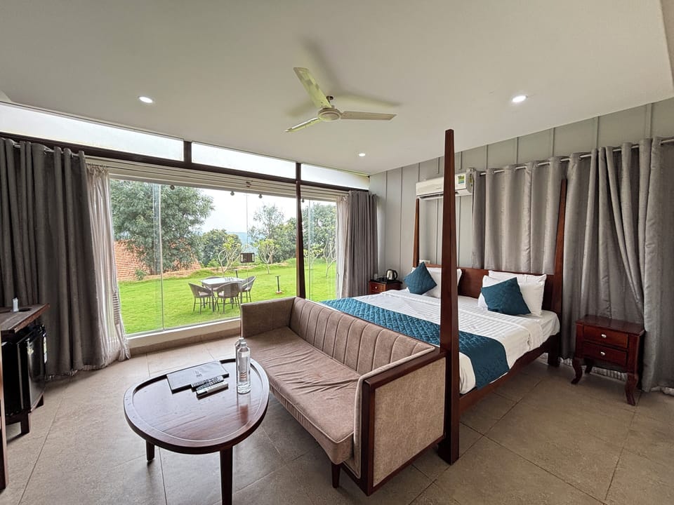 The Heliconia with Jacuzzi | Premium bedding, memory foam beds, minibar, desk
