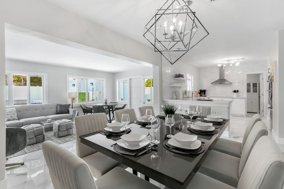 Dining Room | Seating for 8