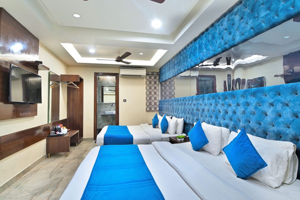 Family Studio Suite | Premium bedding, soundproofing, rollaway beds, free WiFi