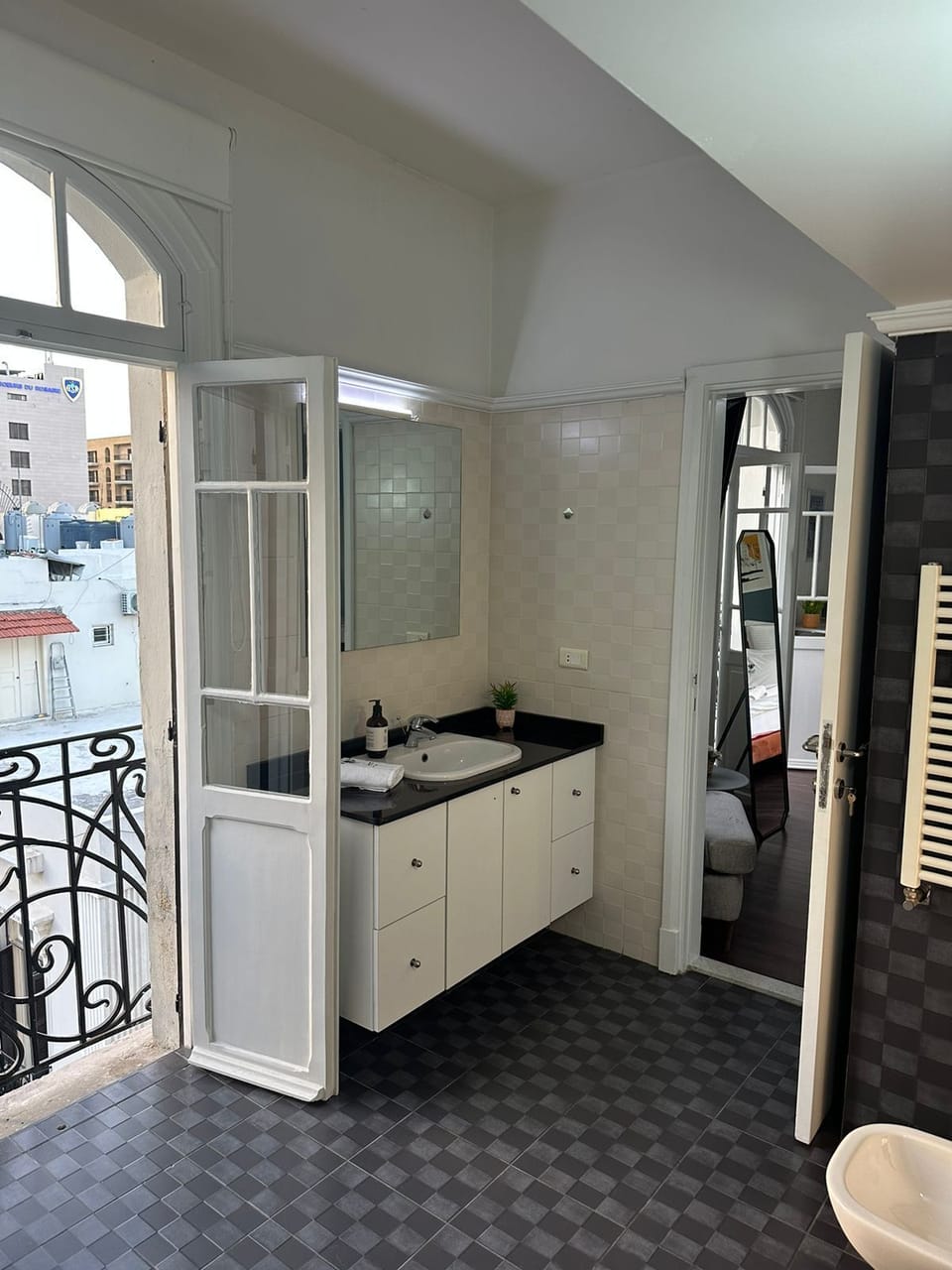Deluxe Double or Twin Room | Bathroom | Hair dryer, slippers
