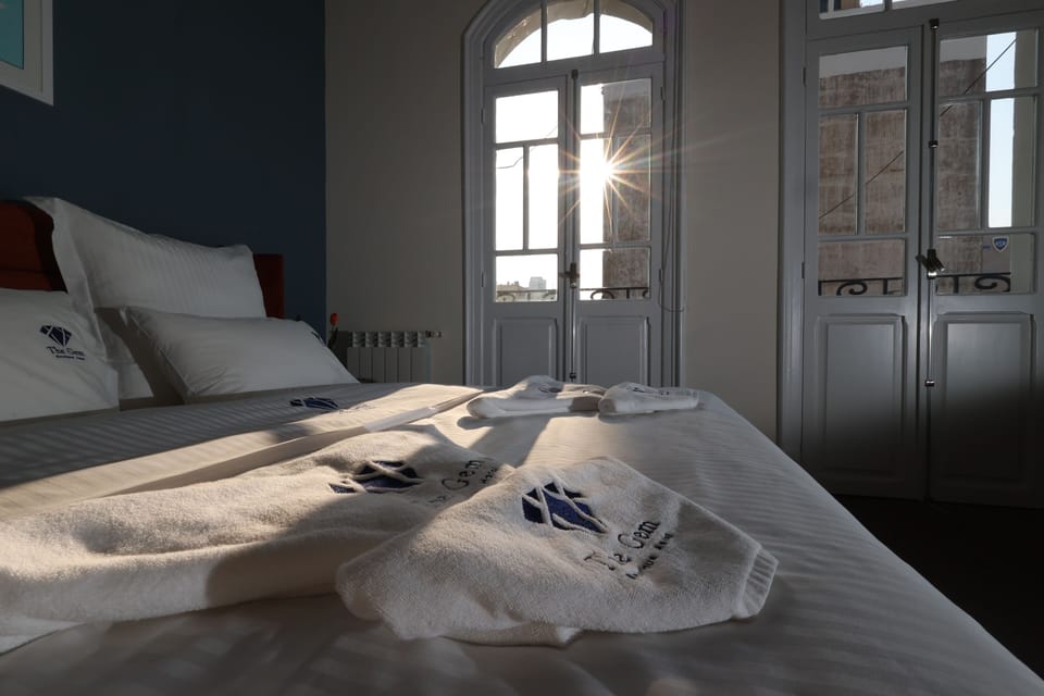 Deluxe Double or Twin Room | In-room safe, desk, laptop workspace, soundproofing