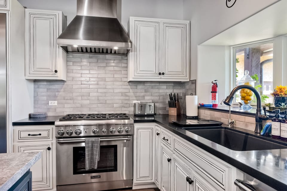 Gorgeous chef's kitchen