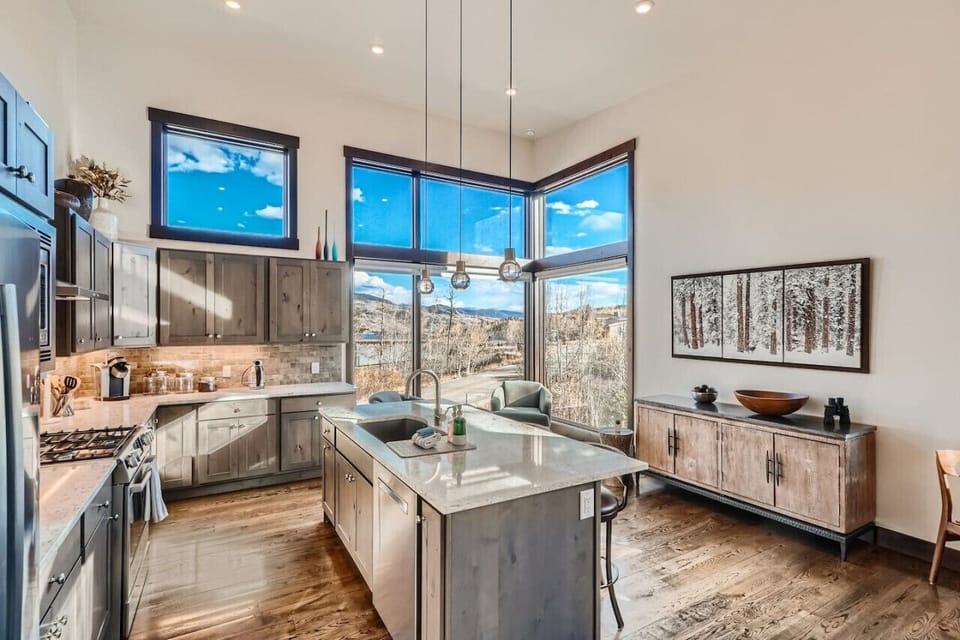 Luxury full-size kitchen