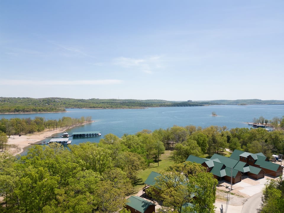 There's a gentle walk from the cabin to Table Rock Lake!