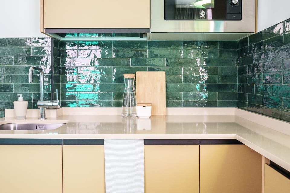 Family Studio | Private kitchen | Toaster, griddle, cookware/dishes/utensils