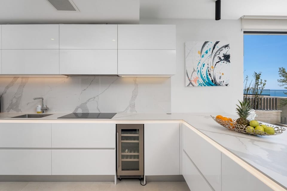 A fully equipped kitchen with all the needed amenities a modern guest needs for a comfortable stay 