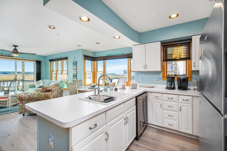 Well-Stocked Kitchen has all you need to make mealtime a bay breeze.