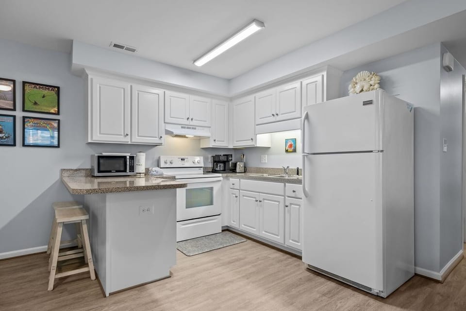 Condo, 2 Bedrooms | Private kitchen | Fridge, oven, coffee/tea maker, toaster