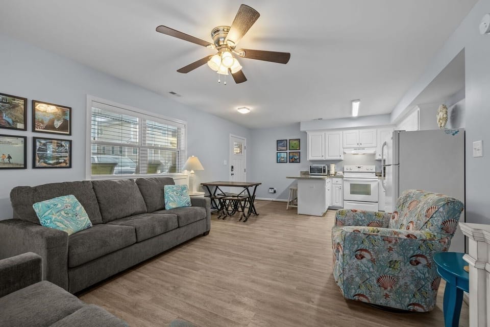Condo, 2 Bedrooms | Living area