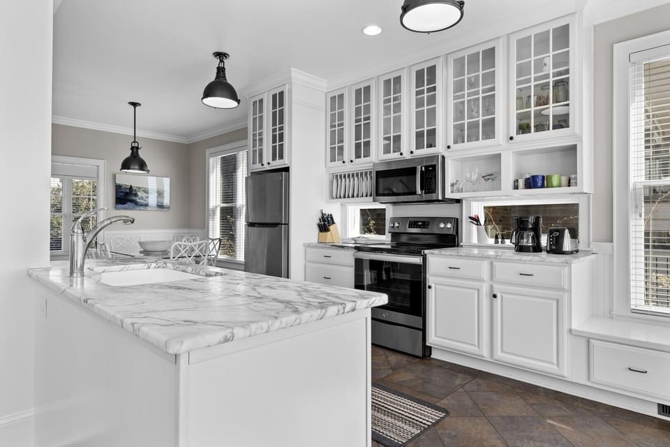House, 4 Bedrooms | Private kitchen | Fridge, oven, coffee/tea maker, toaster