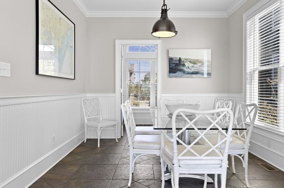 House, 4 Bedrooms | Dining