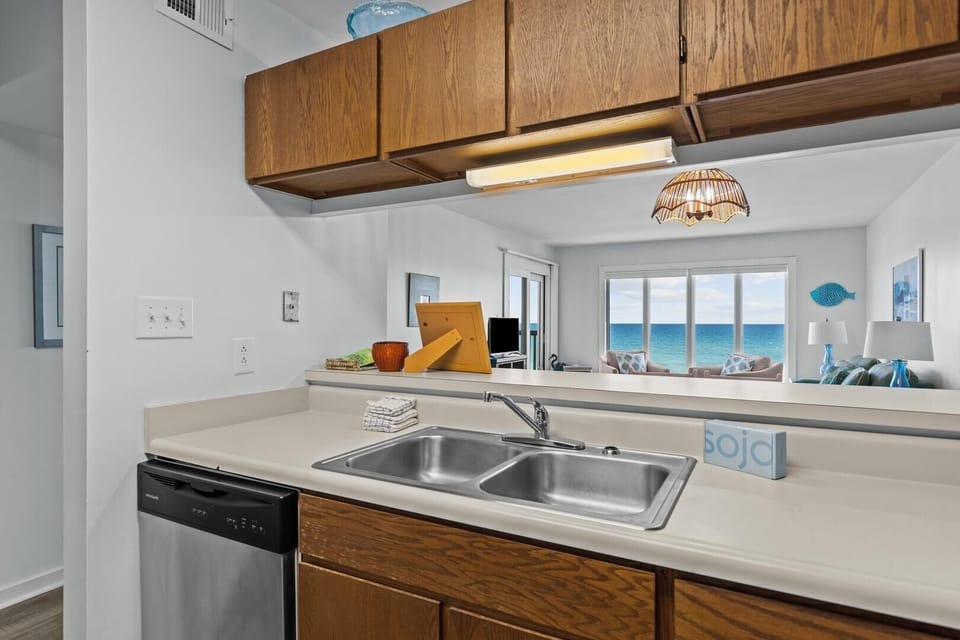 Condo, 3 Bedrooms | Private kitchen | Coffee/tea maker, fridge, oven, toaster