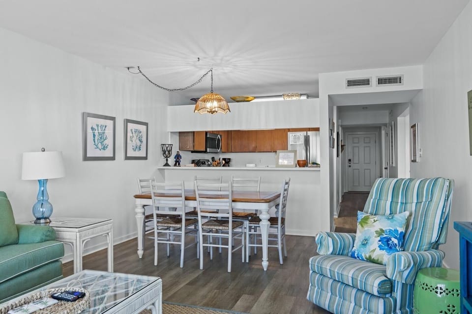 Condo, 3 Bedrooms | Living area