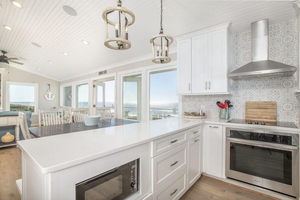 House, 4 Bedrooms | Private kitchen | Fridge, oven, coffee/tea maker, toaster