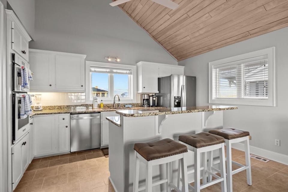 House, 5 Bedrooms | Private kitchen | Fridge, oven, coffee/tea maker, toaster