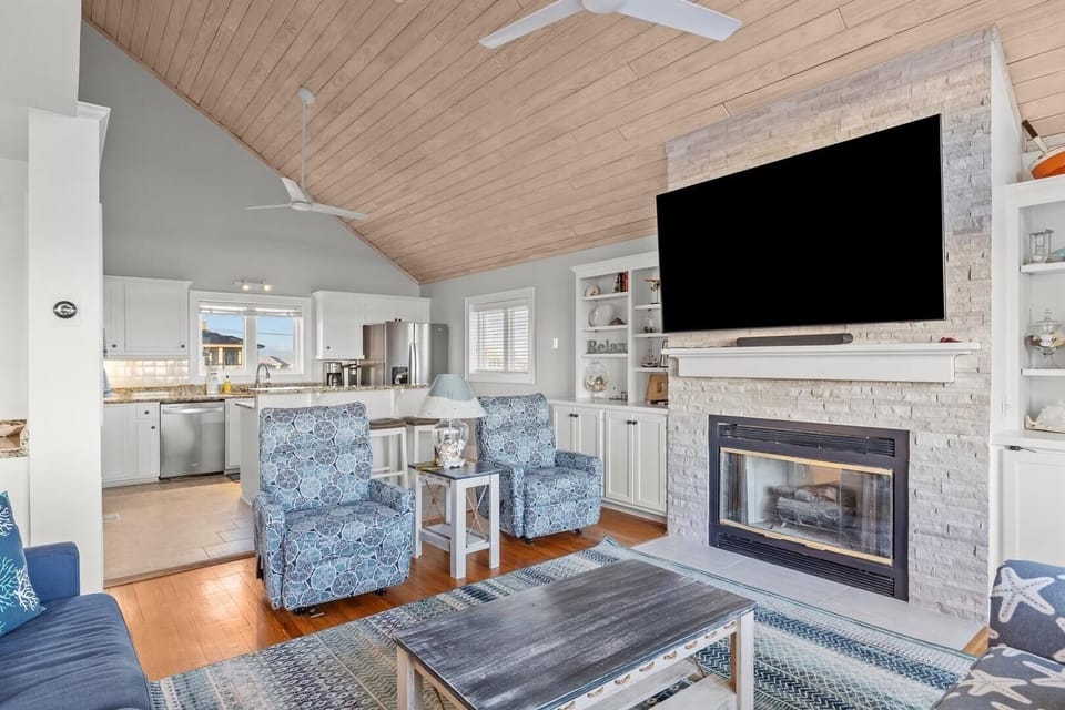 House, 5 Bedrooms | Living area | Smart TV, streaming services
