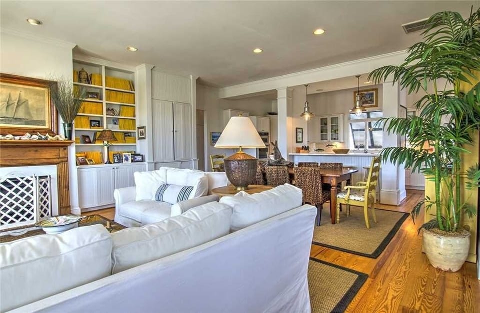 House, 6 Bedrooms | Living area