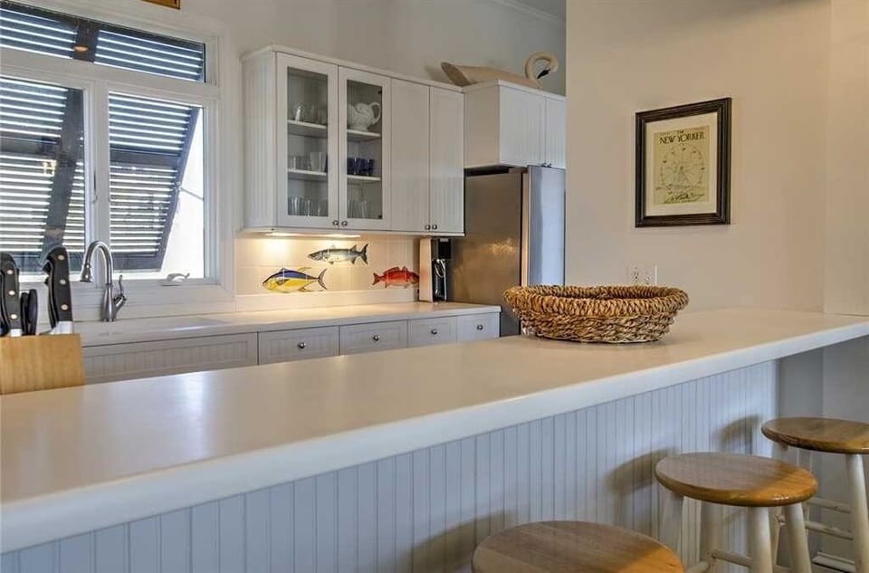House, 6 Bedrooms | Private kitchen | Fridge, oven, coffee/tea maker, toaster