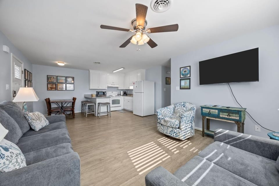 Condo, 3 Bedrooms | Living area
