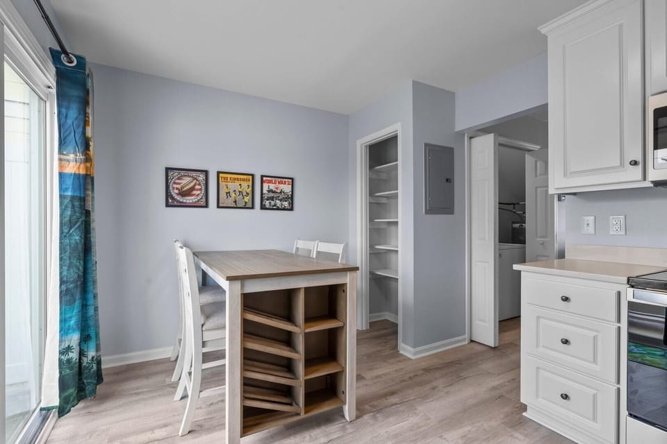 Condo, 2 Bedrooms | Dining
