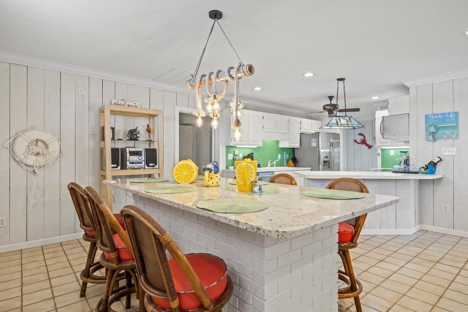 House, 5 Bedrooms | Private kitchen | Fridge, oven, coffee/tea maker, toaster