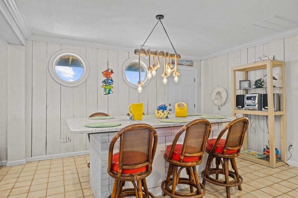 House, 5 Bedrooms | Dining