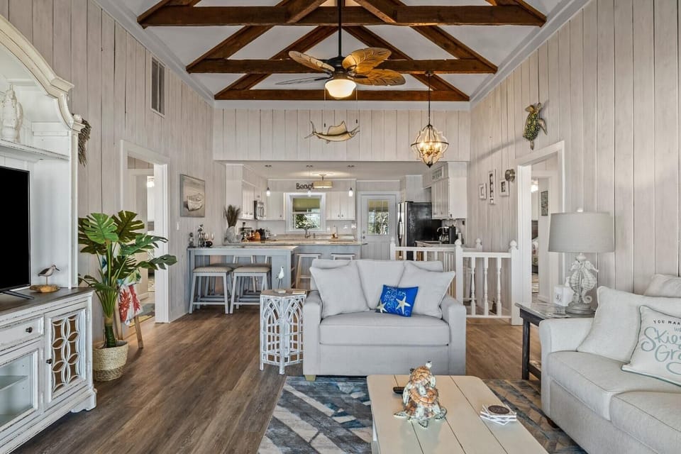 House, 5 Bedrooms | Living area
