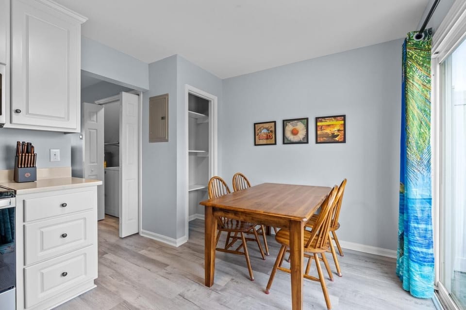 Condo, 2 Bedrooms | Dining