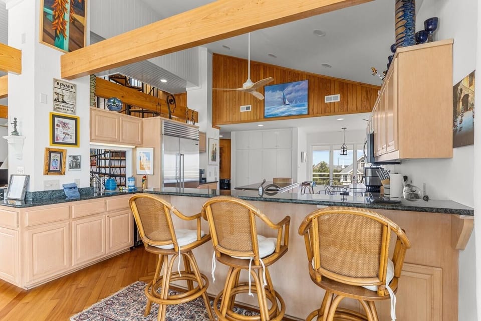 House, 5 Bedrooms | Private kitchen | Fridge, oven, coffee/tea maker, toaster