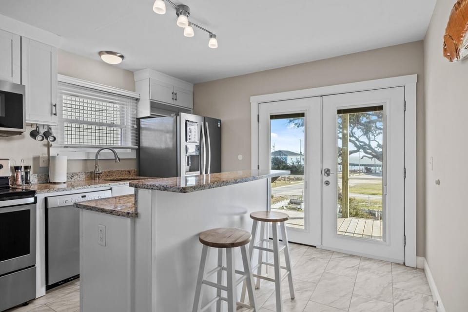 Condo, 2 Bedrooms | Private kitchen | Fridge, oven, coffee/tea maker